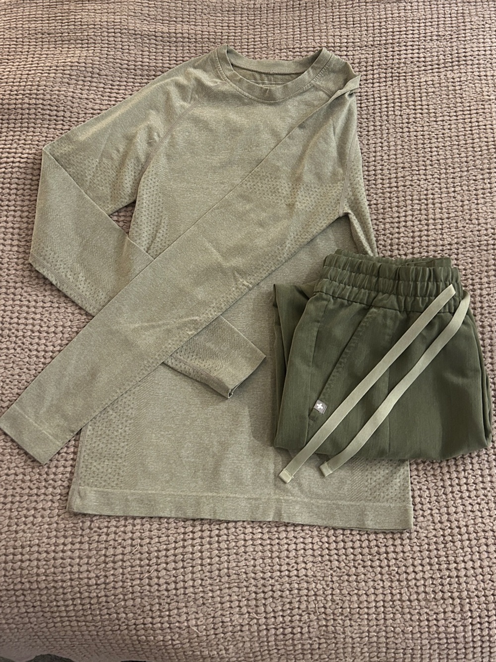 FIGS Heather Olive Joggers & Sand Underscrub Set - Picture 11 of 11